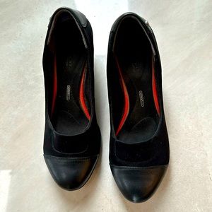 ROCKPORT TOTAL MOTION CAPTOE PUMP